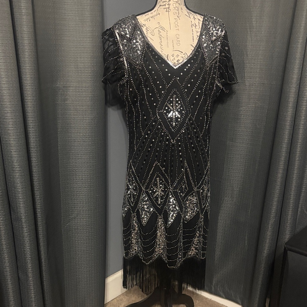 SHEIN Elegant Black and Silver Patterned Midi Dress
